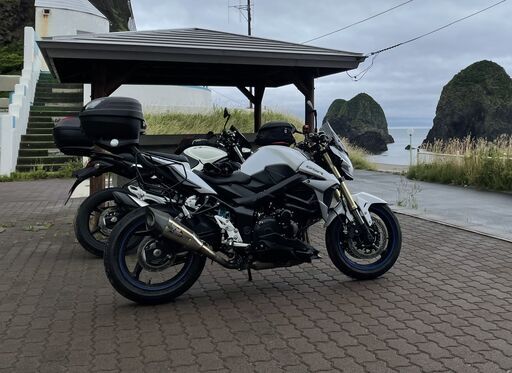 スズキ GSR750 9,500km 車検R6.7月まで H27年式 快速ツーリング仕様