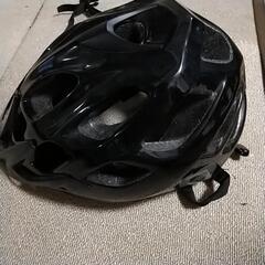 黒いヘルメット
