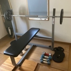 ベンチプレス　トレーニング器具