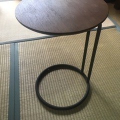 アイアン製ソファーサイドテーブル