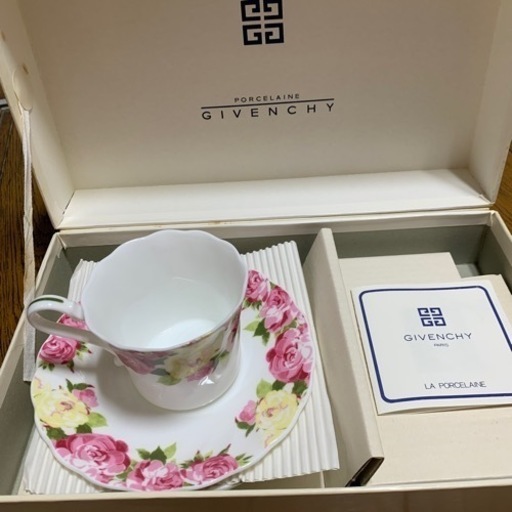 決まりましたGIVENCHY食器