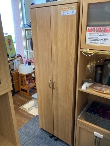棚　ドアにキャスター付き、開け閉めスムーズ　クリーニング済み　【管理番号81309】