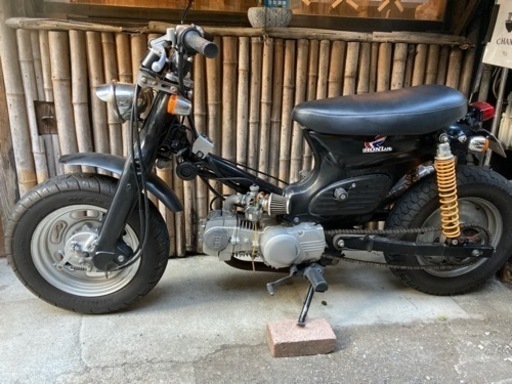 ホンダスーパーカブのカスタムになります。