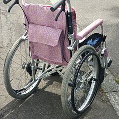 コンパクトスリムタイプの軽量車椅子