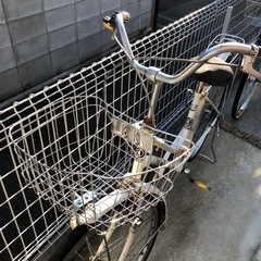 お譲り先決定しました。26インチ自転車　白　東大阪市　後輪パンク...