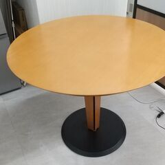 円型のテーブル（事務所の受付に使用していたもので状態はきれいです）