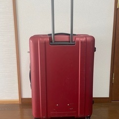 赤 スーツケース　