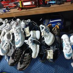 Columbia、Timberland、NIKE、Salmon、Addidas、Reebock他未使用スニーカー50組（10年前に購入未使用） Columbia、Timberland、NIKE、Salmon、Addidas、Reebock他未使用