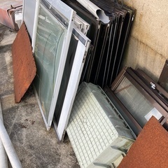 ガラス付きサッシお売りします。