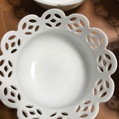 白い陶器（4皿）（値下げしました）決まりました！