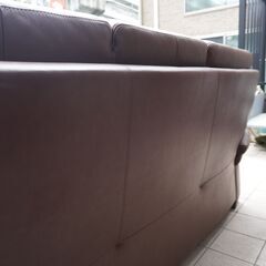 人気のkarimoku(カリモク家具)より本革を使用したZT86モデル 3人掛けソファです！ハイバックタイプのゆったりとしたシートの3Pソファ。機能性の高い上品なデザインのレザートリプルソファです♪CI104