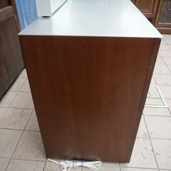 Cassina ixc.(カッシーナ イクスシー)より人気のMAKE UPドレッサーです！収納式で角度の調整が可能な3面鏡を搭載したドレッサー。現代的なデザインはお部屋を洗練された印象に♪CI105