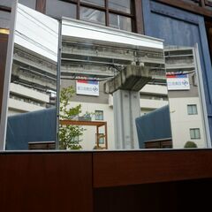 Cassina ixc.(カッシーナ イクスシー)より人気のMAKE UPドレッサーです！収納式で角度の調整が可能な3面鏡を搭載したドレッサー。現代的なデザインはお部屋を洗練された印象に♪CI105