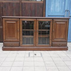 カリモクの最高級ブランドdomani(ドマーニ)よりQUEENS LIFE(クイーンズライフ)シリーズのサイドボードです！存在感のある上品なたたずまいが上質な空間を演出してくれます♪CI112