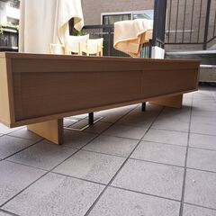 人気の無印良品(MUJI)のオーク材 AVラックです！シンプルな薄型のTV