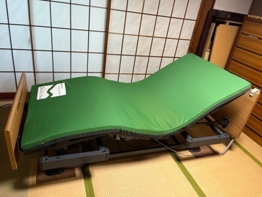 介護用ベット　パラマウントベット　Q-AURA  3モーター　マットレス　ベットサイドレール付き