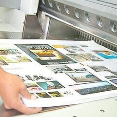 印刷機械の紙のセット作業・製品の箱詰め作業/KUS220913-6
