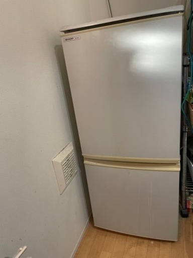 冷蔵庫SHARP（137L,右開き）お譲りします (ぴこぽよ) 鎌ケ谷のキッチン 