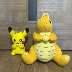 カイリューとピカチューのぬいぐるみ