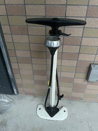 【引越しのため2月で掲載終了】TREK ロードバイク 空気入れ セット 引越しのため2月で掲載終了】TREK ロードバイク 空気入れ セット