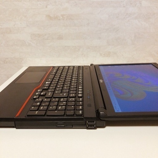 最新Windows 11 SSD256GB メモリ8GB FMV i3(第四世代）キーボード美品