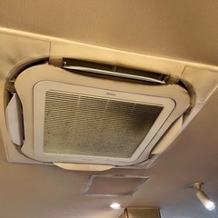 業務用天井埋込エアコン分解洗浄　24時間対応