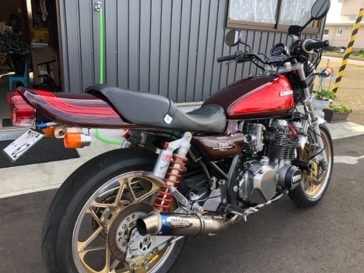 ゼファー750  極上希少レッドカーボンz2外装