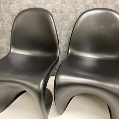 北欧デザインのテーブル