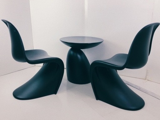 北欧デザインのテーブル
