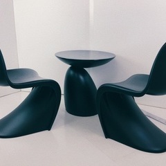 北欧デザインのテーブル