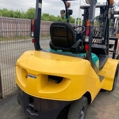 コマツ フォーク リフト 2.5 トン ディーゼル FD25T-16 2008 年。