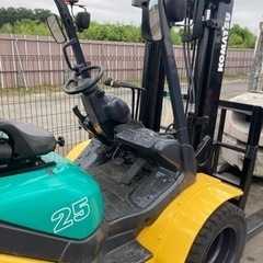 コマツ フォーク リフト 2.5 トン ディーゼル FD25T-16 2008 年。