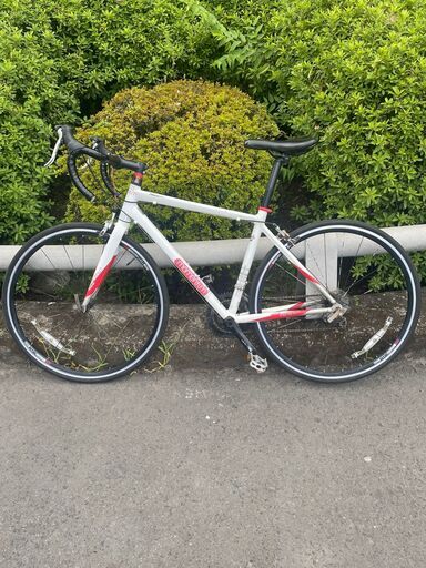 リサイクルショップどりーむ鹿大前店　No４０４　エコNo１４６５７X　ロードバイク　momentum モメンタム　メインコンポ　SHIMANO　SORA　2×９段変速　軽量アルミロード　　人気のロードバイク　超大特価です( ﾟДﾟ)