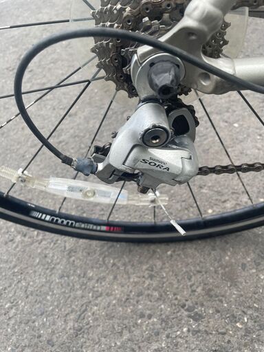 リサイクルショップどりーむ鹿大前店　No４０４　エコNo１４６５７X　ロードバイク　momentum モメンタム　メインコンポ　SHIMANO　SORA　2×９段変速　軽量アルミロード　　人気のロードバイク　超大特価です( ﾟДﾟ)　 リサイクルショップどりーむ鹿大前店 No404 エコNo14657X