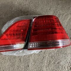テールランプ☆トヨタ　クラウン　ロイヤルサルーン　GRSS182