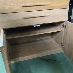 ● 半額、キッチンカウンター、天板タイル張り、要補修