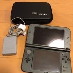 Nintendo 3DS LL本体　黒　(ソフト4個付)