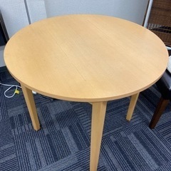 木の円形テーブル(直径80cm)