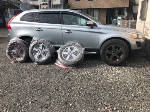 シルバー/レッド XC40 / XC60 ボルボ 235/65R17 スタッドレスタイヤ