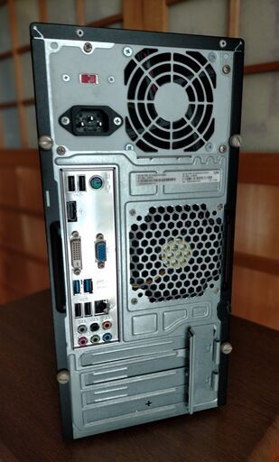 ASUS M11BB デスクトップPC本体と付属品