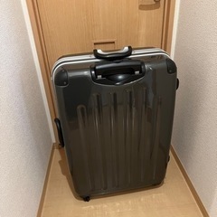大型スーツケース(タイヤ劣化)