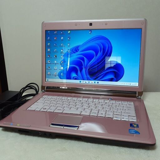 【取引中です】ピンクでかわいい14インチノートパソコン　SSD搭載　Webカメラ　Wi-Fi　マルチ　Windows11