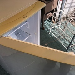 【リサイクルサービス八光　田上店　安心の1か月保証　配達・設置OK】　シャープ 冷蔵庫 小型 2ドア つけかえどっちもドア 137L シルバー SJ-D14C-S