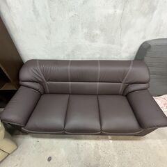 【リサイクルショップどりーむ天保山店】●4477●　３人掛けソファ　茶色 革製 超美品⤴ 落ち着いたデザイン♪  目玉商品‼ 