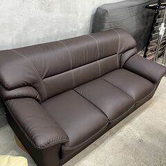 【リサイクルショップどりーむ天保山店】●4477●　３人掛けソファ　茶色 革製 超美品⤴ 落ち着いたデザイン♪  目玉商品‼ 