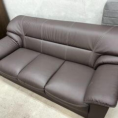 【リサイクルショップどりーむ天保山店】●4477●　３人掛けソファ　茶色 革製 超美品⤴ 落ち着いたデザイン♪  目玉商品‼ 