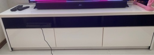テレビ台　白　決まりました