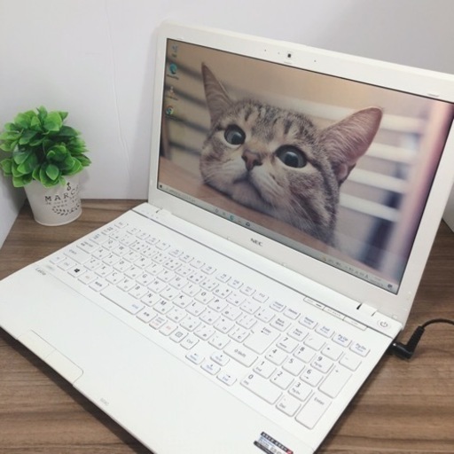 大人気ホワイトPC⭐︎SSD搭載でサクサク快適です(๑>◡<๑)
