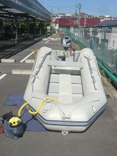 現役の2馬力船外機付きゴムボートを売ります