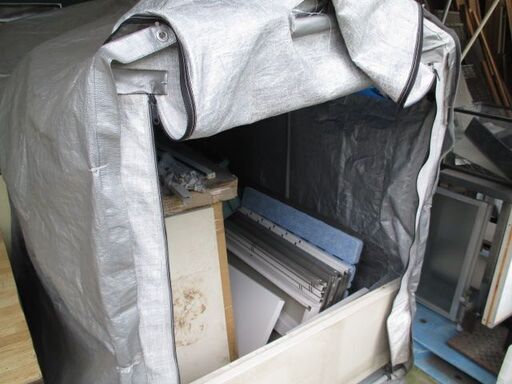 ヨドコウ　エスモ　スリム型３枚扉物置　中古